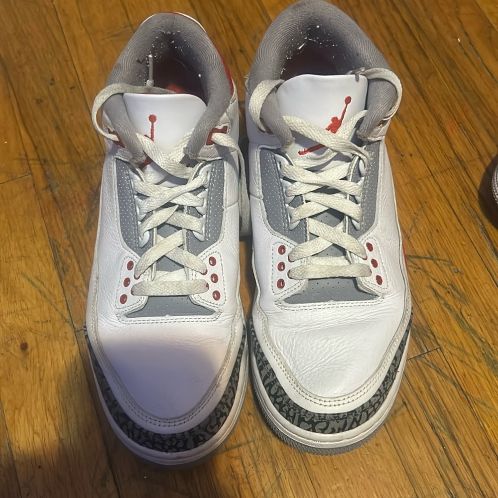 2022 Jordan 3 retro "Fire Red"
size 8 in mens